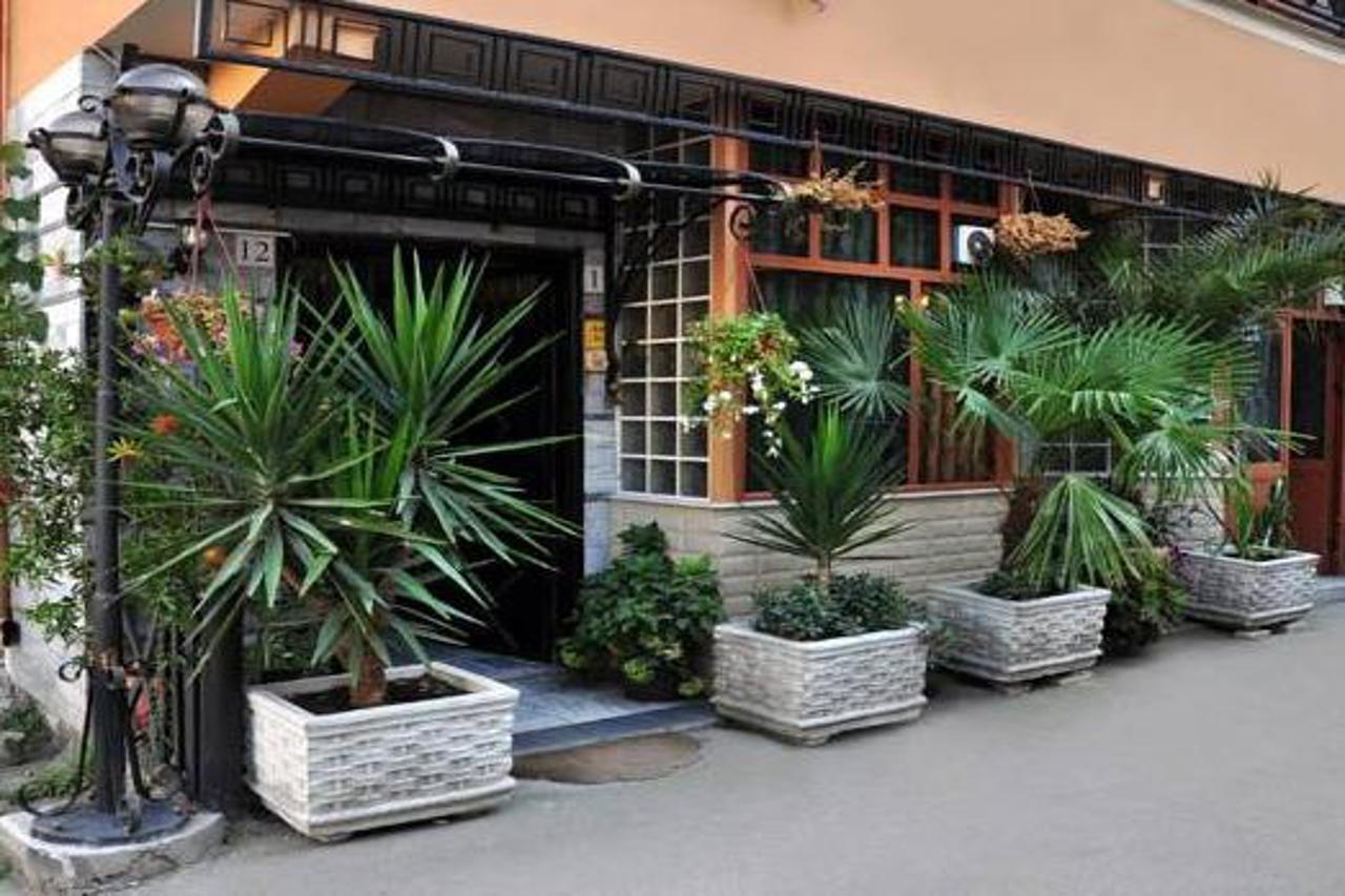 Hotel Parlamenti Tirana Exterior photo