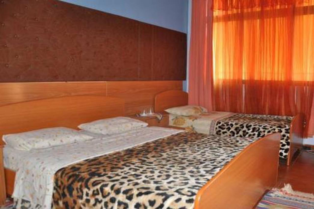 Hotel Parlamenti Tirana Exterior photo