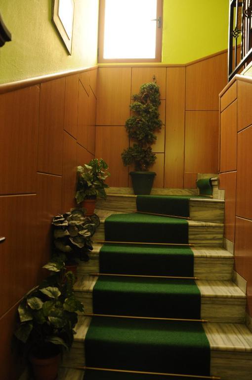 Hotel Parlamenti Tirana Exterior photo