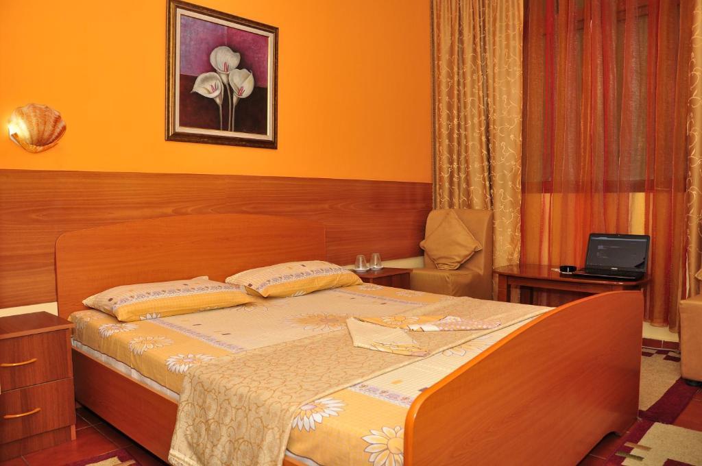 Hotel Parlamenti Tirana Exterior photo