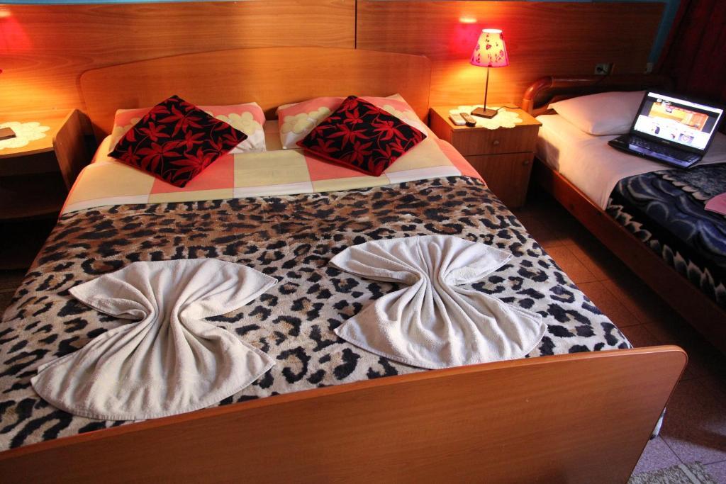 Hotel Parlamenti Tirana Room photo