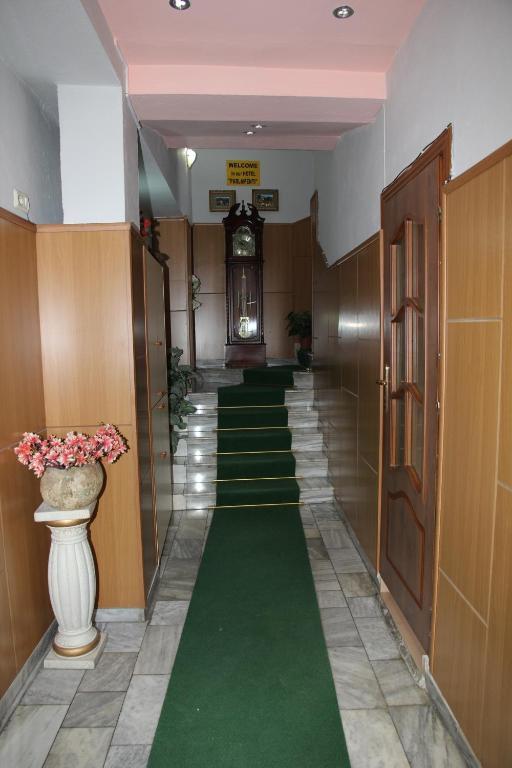Hotel Parlamenti Tirana Exterior photo